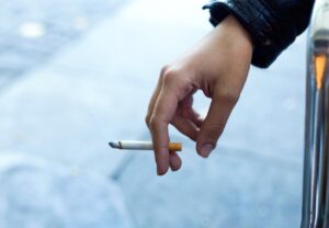 Fumar y Ansiedad: ¿El Cigarro Calma o Aumenta el Estrés?