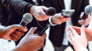 ¿Qué retos debe afrontar el Comunicador Social en la actualidad? ¿Qué retos debe afrontar el Comunicador Social en la actualidad?