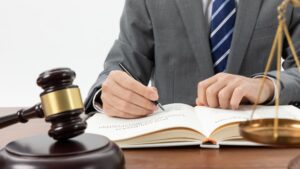 La Carrera de Derecho: Importancia de la Justicia y el Ejercicio Legal